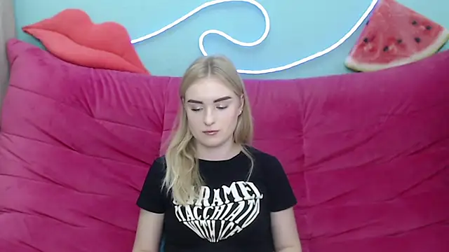 Snapshot of SofySofty chatting on 11-10-25, 06:23 SofySofty online show from 11-10-25, 06:23