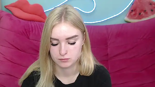 Snapshot of SofySofty chatting on 11-14-25, 06:12 SofySofty online show from 11-14-25, 06:12