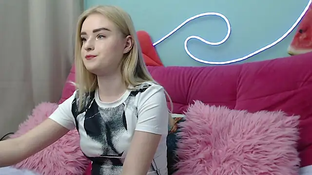 Snapshot of SofySofty chatting on 11-21-25, 05:39 SofySofty online show from 11-21-25, 05:39