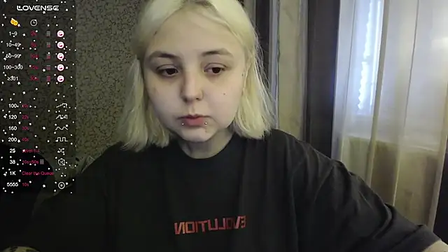 Snapshot of vendymories chatting on 09-09-25, 10:26 vendymories online show from 09-09-25, 10:26