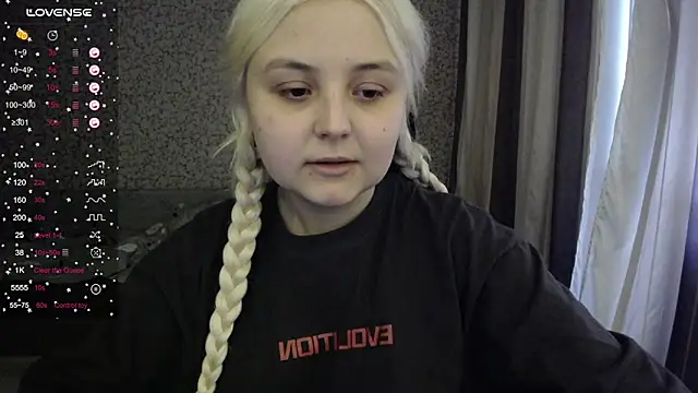 Snapshot of vendymories chatting on 10-04-25, 10:24 vendymories online show from 10-04-25, 10:24