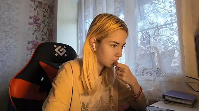 Witching Moon online show from 11-13-25, 07:40