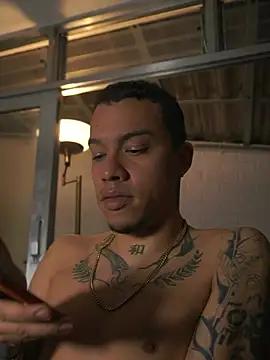 Snapshot of AlphaMasterXxx chatting on 06-12-26, 03:05 AlphaMasterXxx online show from 06-12-26, 03:05