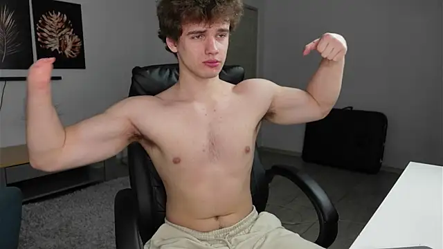 Snapshot of Ricky_Becko chatting on 10-17-25, 03:03 Ricky Becko online show from 10-17-25, 03:03