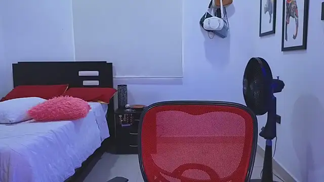 EmilyKisx online show from 10-07-25, 02:25