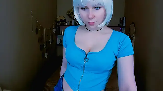 EvaCrosby online show from 10-17-25, 03:14