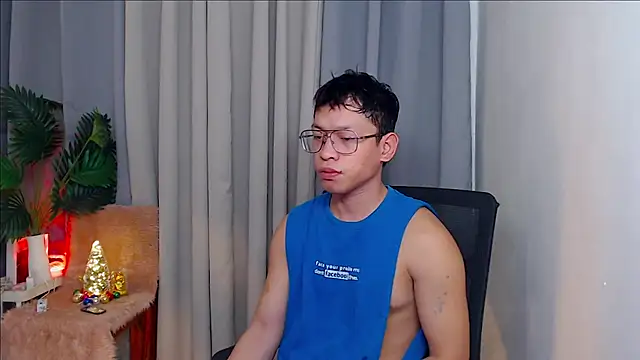 Snapshot of pinkcock_froi2305 chatting on 10-13-25, 12:05 pinkcock froi2305 online show from 10-13-25, 12:05