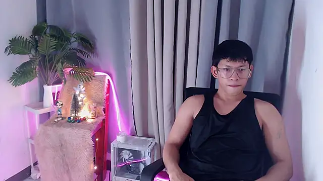 Snapshot of pinkcock_froi2305 chatting on 11-17-25, 08:31 pinkcock froi2305 online show from 11-17-25, 08:31