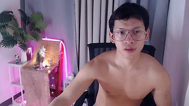 Snapshot of pinkcock_froi2305 chatting on 11-21-25, 01:26 pinkcock froi2305 online show from 11-21-25, 01:26