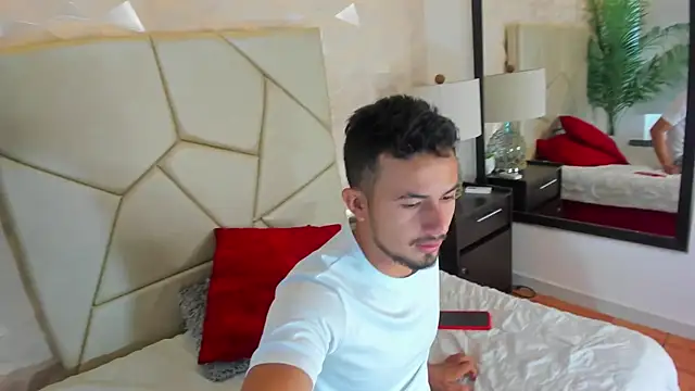 Snapshot of Valentiinoss chatting on 09-10-25, 11:43 Valentiinoss online show from 09-10-25, 11:43