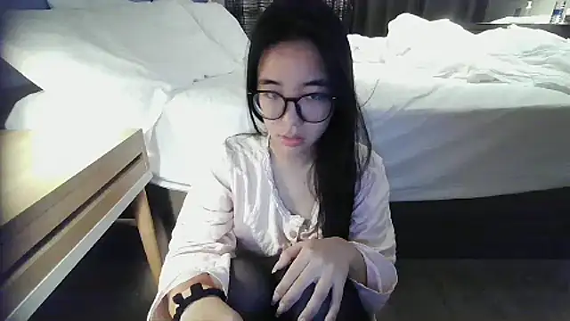 luluya1314 online show from 10-25-25, 08:11