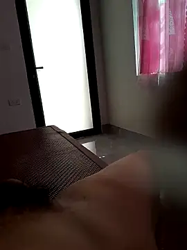 quoc85 online show from 10-21-25, 05:08