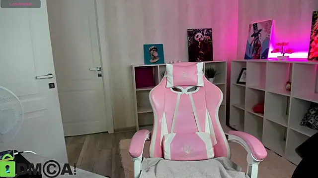 Snapshot of lasly_moon chatting on 09-19-25, 07:21 lasly moon online show from 09-19-25, 07:21