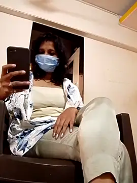 Snapshot of Love_Foreverr12 chatting on 10-06-25, 10:23 Love Foreverr12 online show from 10-06-25, 10:23