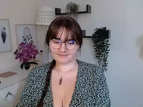 Julie Diamond online show from 09-19-25, 12:39