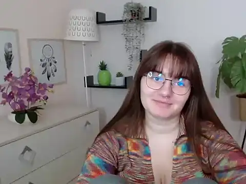 Julie Diamond online show from 11-28-25, 01:47