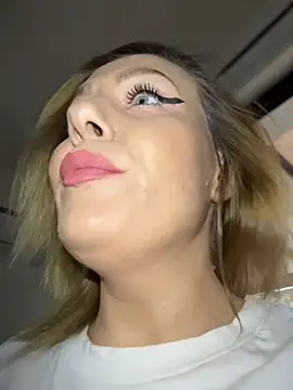 emmasweett11 online show from 04-11-26, 01:59