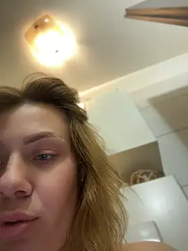 emmasweett11 online show from 04-12-26, 08:14