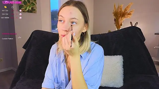 NyxaThorn online show from 10-14-25, 02:40