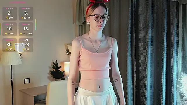 Snapshot of SharylSmalt chatting on 12-21-25, 01:02 SharylSmalt online show from 12-21-25, 01:02