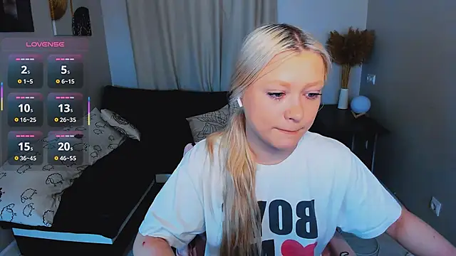 Millie Vanillies online show from 12-05-25, 05:49