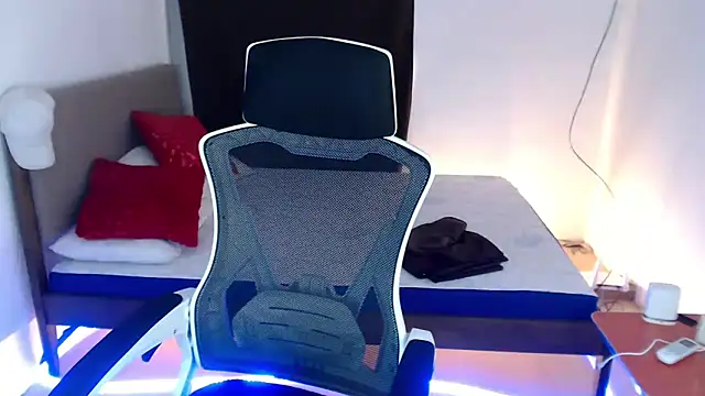 SultryCyraFoxmore online show from 09-18-25, 05:31