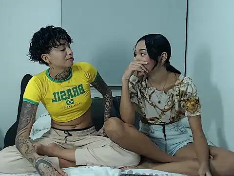 Snapshot of ParisAndVi chatting on 09-19-25, 11:38 ParisAndVi online show from 09-19-25, 11:38