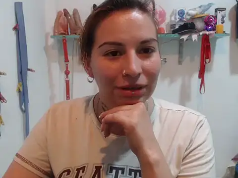 Snapshot of cloequeen15 chatting on 09-08-25, 06:51 cloequeen15 online show from 09-08-25, 06:51