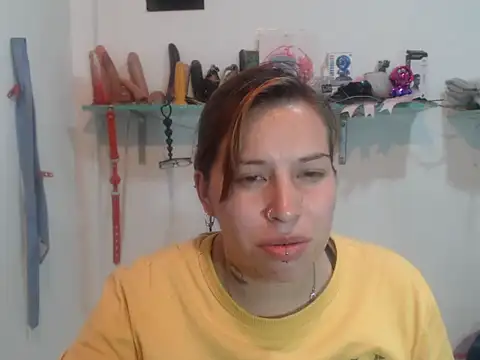 Snapshot of cloequeen15 chatting on 09-22-25, 05:59 cloequeen15 online show from 09-22-25, 05:59