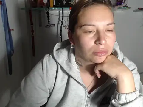 Snapshot of cloequeen15 chatting on 09-24-25, 10:51 cloequeen15 online show from 09-24-25, 10:51