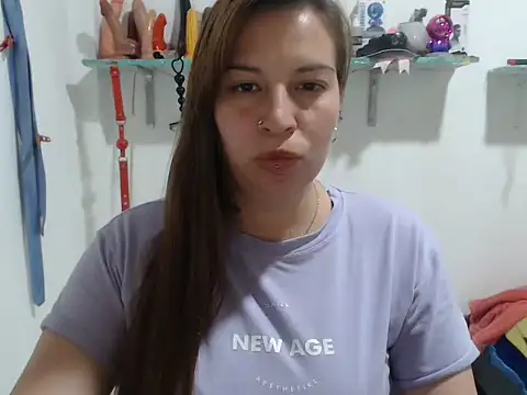 Snapshot of cloequeen15 chatting on 09-25-25, 06:33 cloequeen15 online show from 09-25-25, 06:33