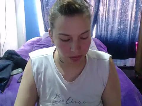 Snapshot of cloequeen15 chatting on 09-30-25, 09:53 cloequeen15 online show from 09-30-25, 09:53