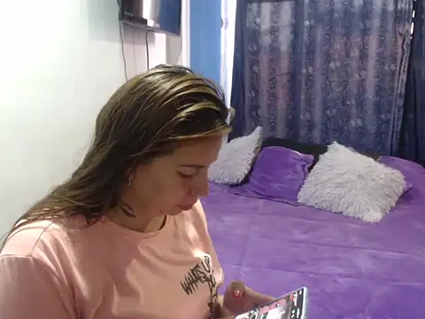 Snapshot of cloequeen15 chatting on 10-06-25, 08:28 cloequeen15 online show from 10-06-25, 08:28