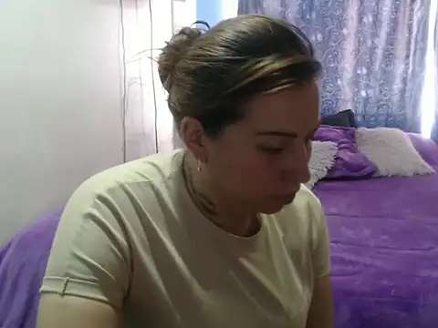 Snapshot of cloequeen15 chatting on 10-07-25, 04:48 cloequeen15 online show from 10-07-25, 04:48