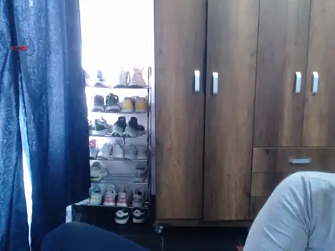 Snapshot of cloequeen15 chatting on 11-27-25, 05:59 cloequeen15 online show from 11-27-25, 05:59