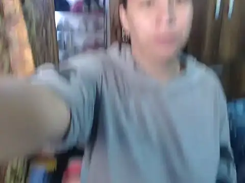 Snapshot of cloequeen15 chatting on 01-08-26, 04:42 cloequeen15 online show from 01-08-26, 04:42