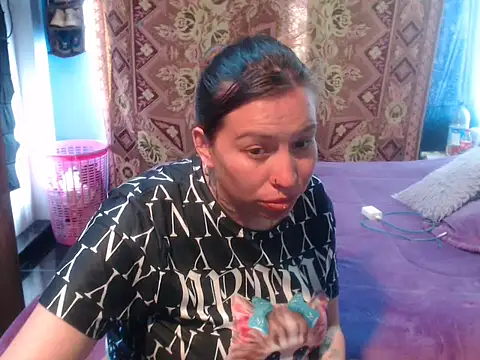 cloequeen15 online show from 04-21-26, 04:45