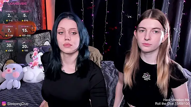 Snapshot of Threesomebabes chatting on 10-20-25, 10:27 Threesomebabes online show from 10-20-25, 10:27