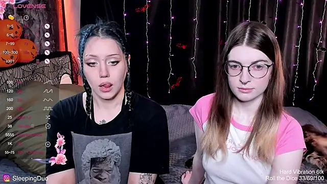 Snapshot of Threesomebabes chatting on 10-24-25, 11:17 Threesomebabes online show from 10-24-25, 11:17