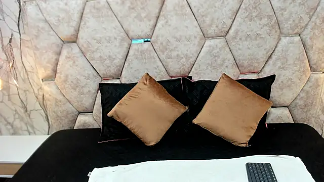 EXOTIC EBONY  online show from 09-26-25, 07:07