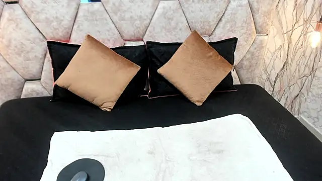 EXOTIC EBONY  online show from 10-05-25, 07:12