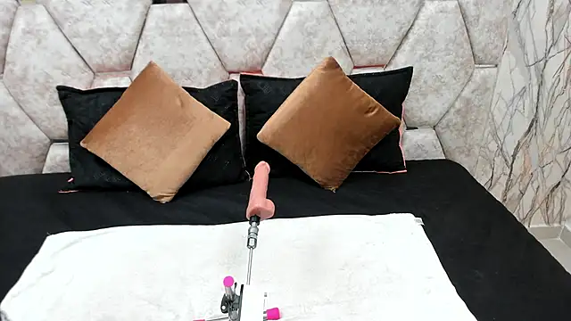 EXOTIC EBONY  online show from 10-07-25, 12:46