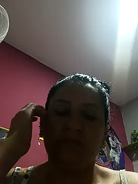 Snapshot of Titiss8921 chatting on 10-04-25, 01:09 Titiss8921 online show from 10-04-25, 01:09