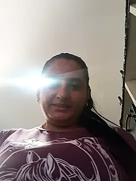 Snapshot of Titiss8921 chatting on 10-17-25, 03:36 Titiss8921 online show from 10-17-25, 03:36