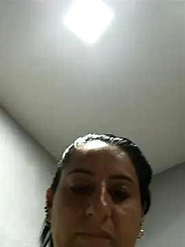 Snapshot of Titiss8921 chatting on 10-25-25, 01:29 Titiss8921 online show from 10-25-25, 01:29