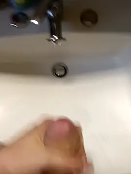 Snapshot of Empi19cm chatting on 10-16-25, 04:41 Empi19cm online show from 10-16-25, 04:41