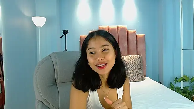 Milaa Star  online show from 02-11-26, 04:06