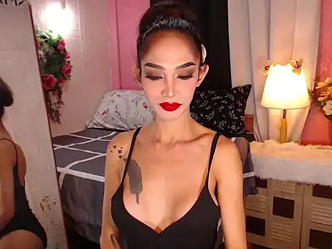 XXXQueenofTransXXX online show from 02-04-26, 12:05