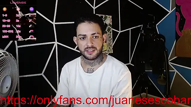 Snapshot of nicolastorres99 chatting on 10-10-25, 03:05 nicolastorres99 online show from 10-10-25, 03:05