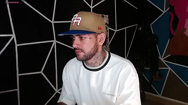 Snapshot of nicolastorres99 chatting on 10-30-25, 02:02 nicolastorres99 online show from 10-30-25, 02:02